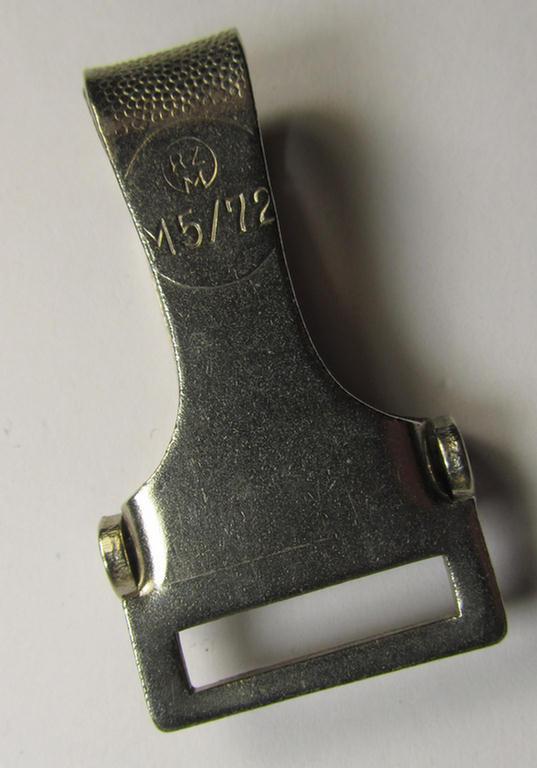 'Pebbled'-styled- and nickle-chrome-based, so-called: shoulderstrap 'snap-on-catch' as was intended for usage by the various (political) SA- (ie. SS- etc.) staff-members (showing an: 'RzM M5/72' makers'-designation)
