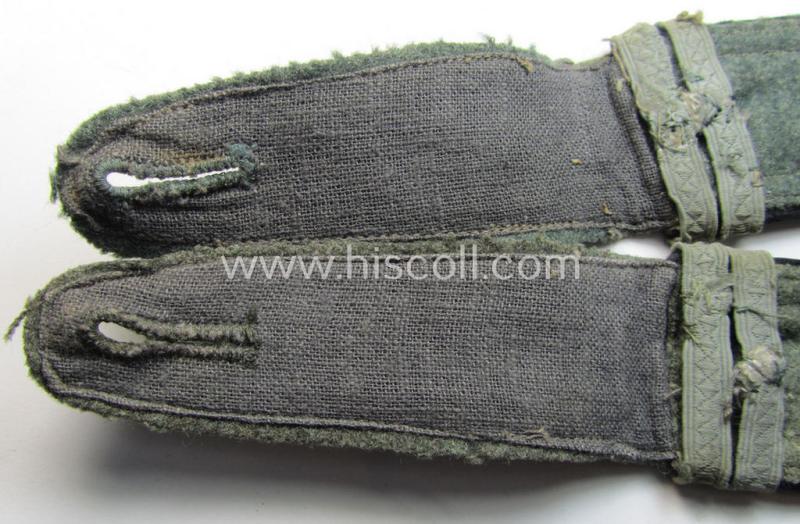Fully matching - and actually scarcely seen! - pair of WH (Heeres) NCO-type (ie. 'M40- o. M43'-pattern) shoulderstraps as was intended for usage by an: 'Unteroffizier u. Offiziers-Anwärter eines Pionier-Bataillons o. Regiments'