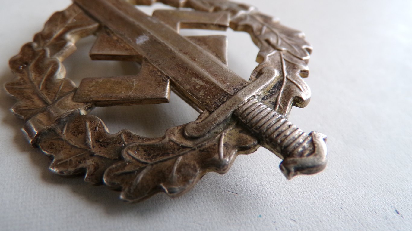 SA Sports Badge in Silver - Rare 1st Pattern