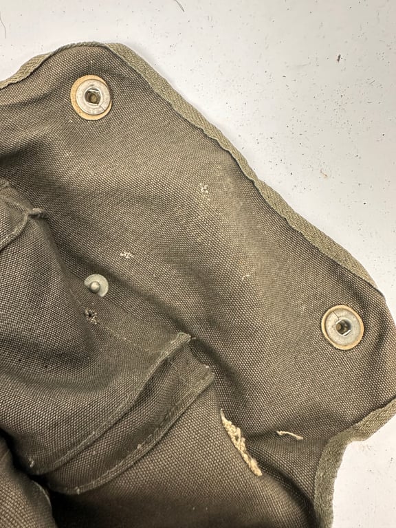 Rare Fallshirmjager gasmask/bag "ebd"