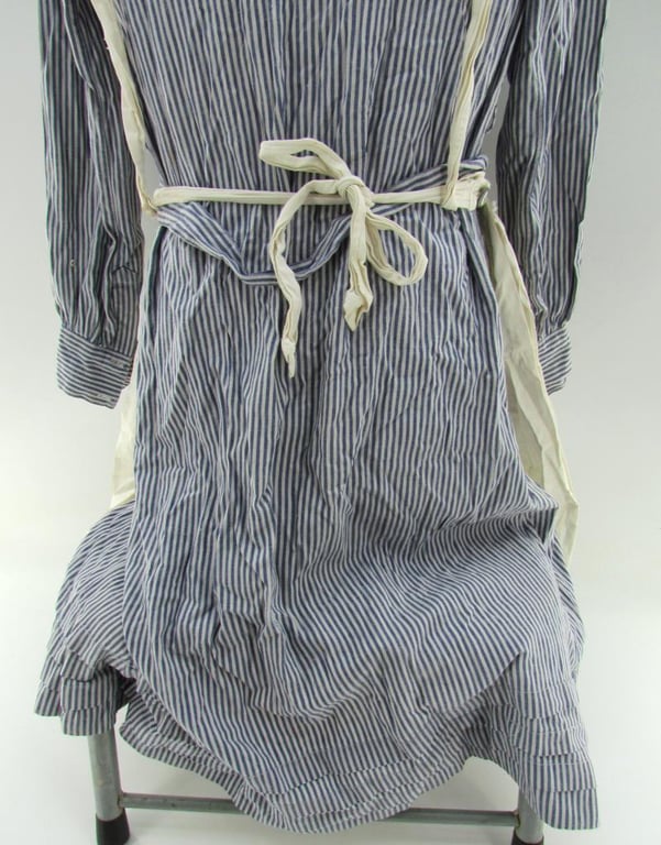 DRK 'Helferin' Uniform Complete with Shoes