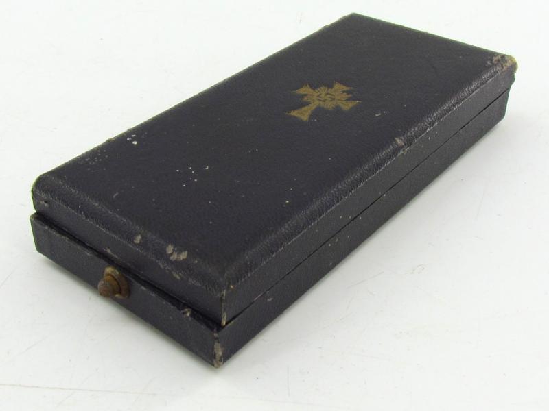 German Mothers Cross in Gold in Case "Wilhelm Deumer"