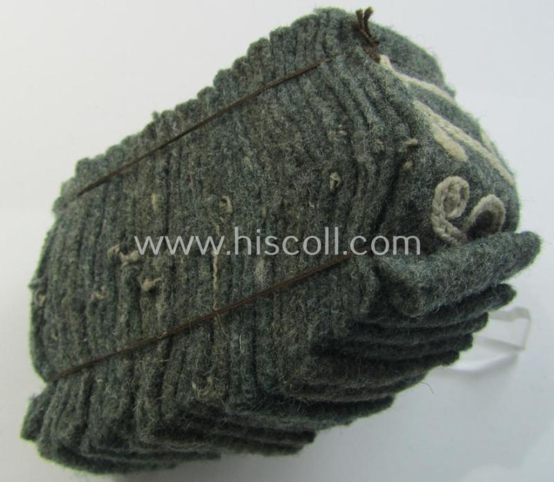 Fully matching pair of WH (Heeres) 'Infanterie'-related, so-called: regimental shoulderstrap-'slip-ons' (ie. 'Schulterstück-Überschuben') as was intended for usage by a: 'Soldat des Infanterie-Regiments 129'