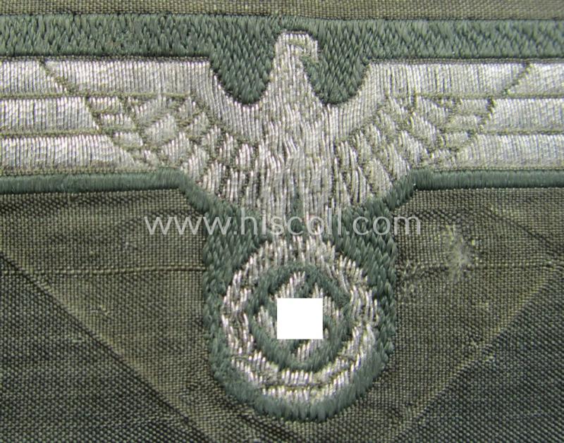 Superb - and not that easily encountered! - WH (Heeres) 'flatwire'-woven, officers'-type overseas cap-eagle (ie. 'Offiziersadler für Schiffchen') as was also intended for usage on the: 'Knautschmützen o. Alter-Art-Schirmmützen' ie. visor-caps