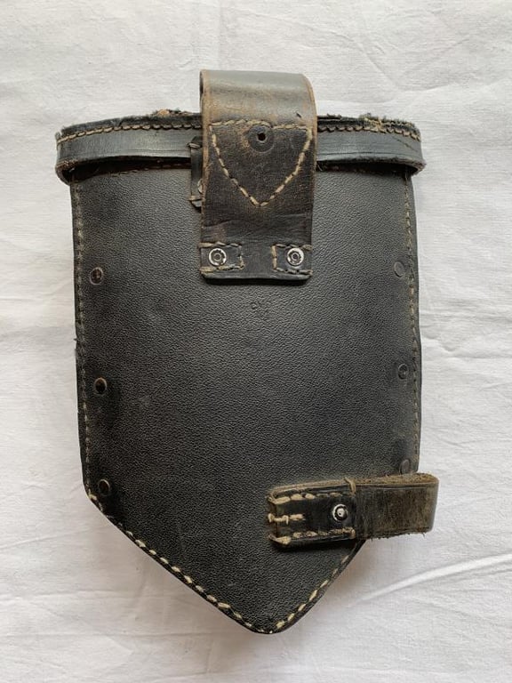 German Folding Shovel with Carrying Case, 1st Model -1941-
