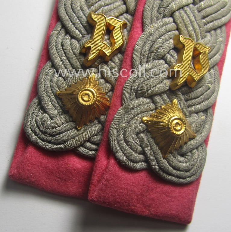 Superb, pair of WH (Heeres) 'cyphered' higher-ranked officers'-type shoulderboards: 'Oberstleutnant eines Panzerjäger-Abts.' (having a scarcely seen pair of medium-sized 'P'-cyphers ie. 'Ziffern', period-attached)