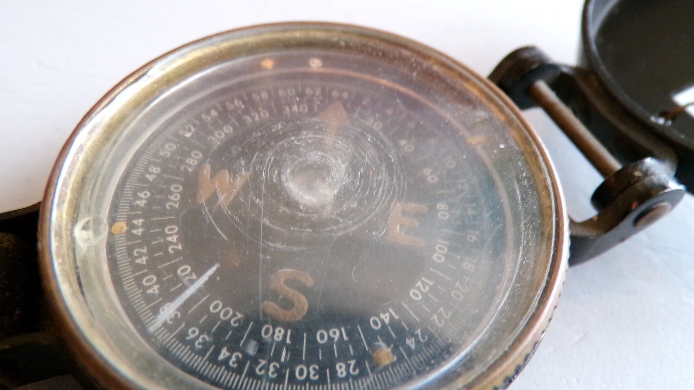 1944 US Corps of Engineers Lensatic compass