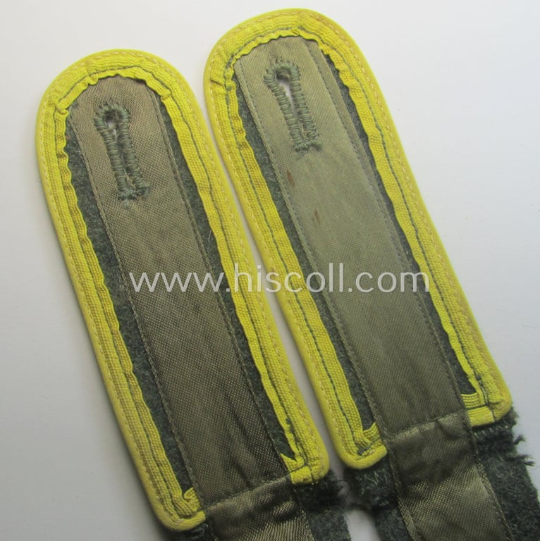 Pair of later-war-period, WH (Heeres) so-called: 'M44'-styled, 'simplified', enlisted-mens'-type shoulderstraps as was intended for a: 'Soldat der Nachrichten-Trpn.'