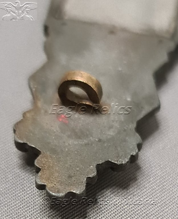 Six Dot Close Combat Clasp in Bronze