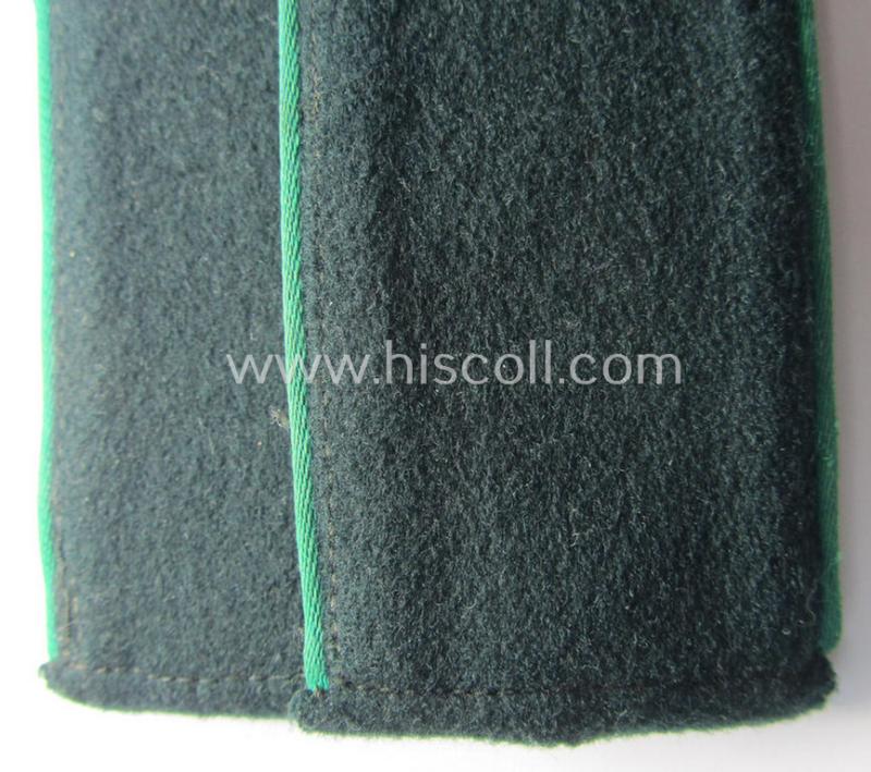 Superb - fully matching and truly very scarcely seen! - pair of WH (Heeres) EM-type (ie. 'M36- o. M40'-pattern) shoulderstraps as was intended for usage by a: 'Soldat eines Gebirgsjäger- o. Jäger-Regiments'