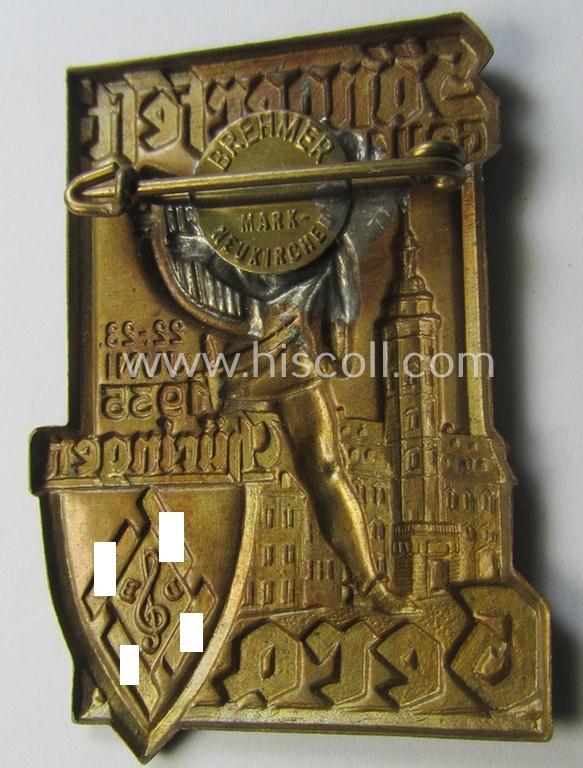 Golden-bronze-toned, commemorative so-called: 'DSB'- (ie. 'Deutsche Sänger Bund'-) related 'tinnie' depicting the 'DSB'-logo (with swastika!) and text that reads: 'Sängerfest Gau 19 - Gera - Thüringen - 22.-23. Juni 1935'