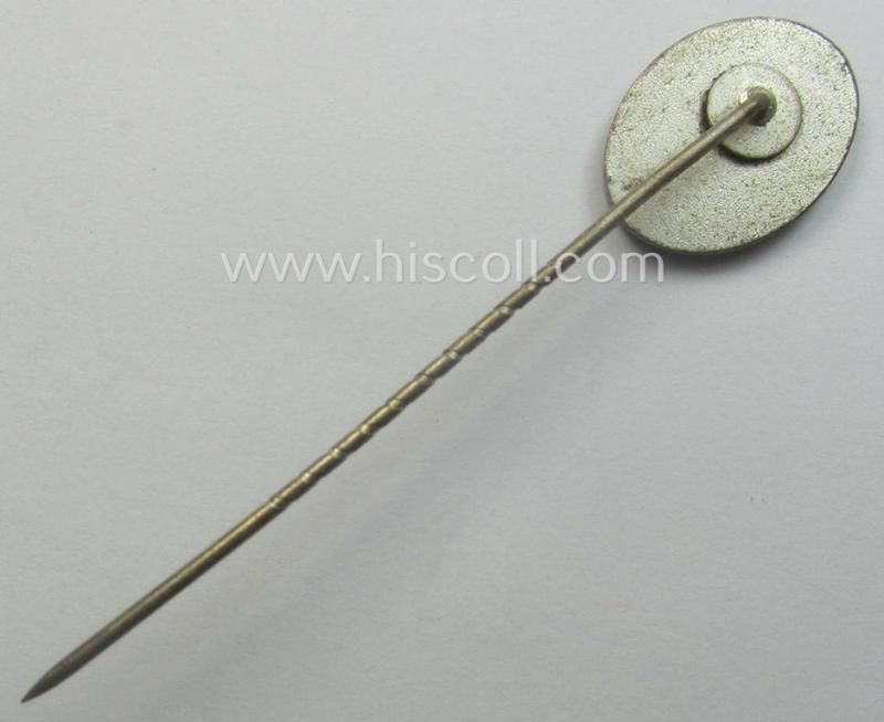 Neatly green-toned-enamelled - and actually fairly rarely encountered! - so-called: 'Ehrennadel in Gold des Deutsches Kartell für Jagd- und Sportschiessen' (o. 'KKS')