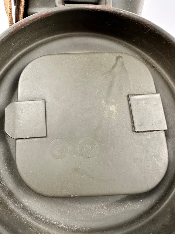 WW2 German gasmask with webbing straps 1940