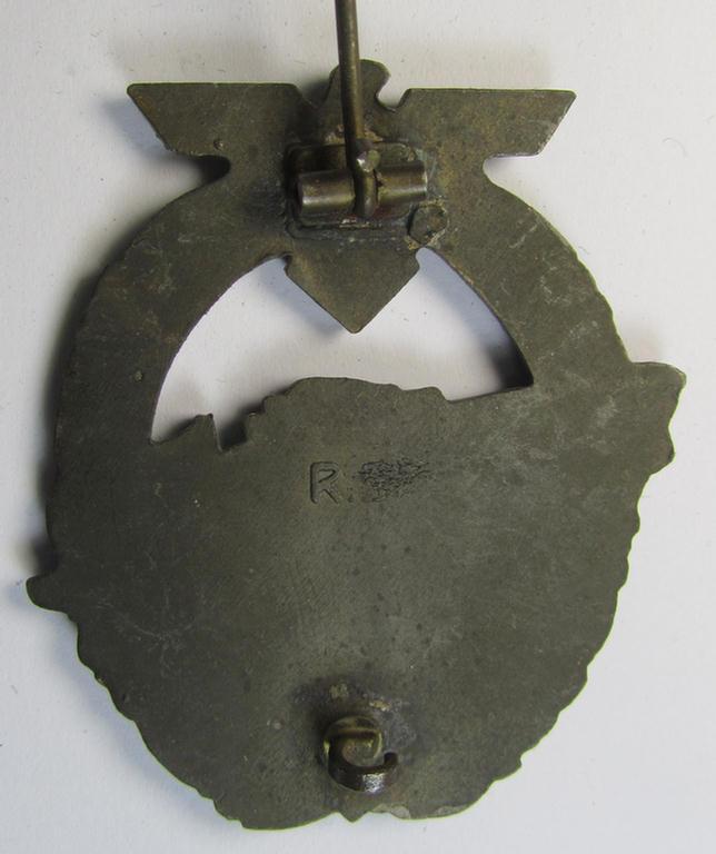 Attractive, WH (Kriegsmarine) so-called: 'Kriegsabzeichen für Schnellboote - 2. Modell' (or: E-boat-war-badge of the 2nd model) being a maker- (ie. 'RS'-) marked example as was produced by the: 'Rudolf Souval'-company
