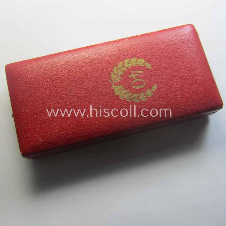 'Treuedienst Ehrenzeichen 1. Klasse' being a non-maker-marked example that comes in its neatly maker- (ie. 'Deschler & Sohn'-) marked etui