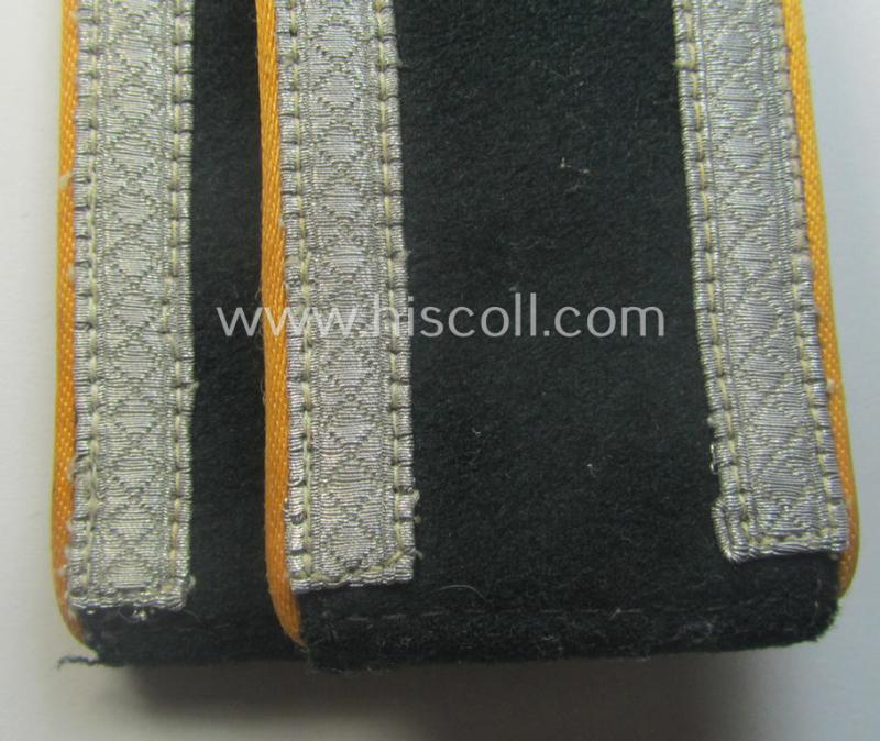 Pair of WH (Heeres) NCO-type shoulderstraps: 'Unteroffizier einer Kavallerie- o. Aufklärungs-Abtlgs.'