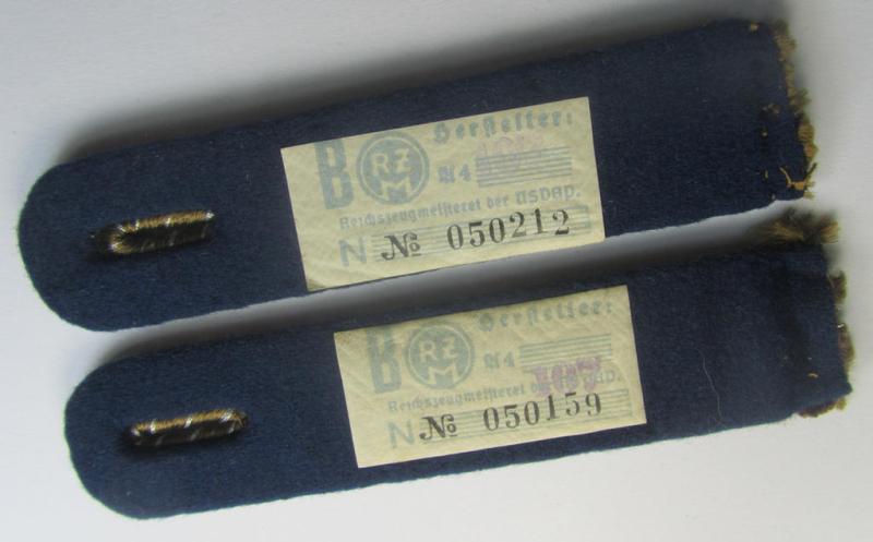 Fully matching pair of SA (ie. 'Sturmabteilungen') EM-shoulderboards (ie. 'Schulterstücken für Mannschaften der Marine-SA, bzw. Sanitätsstürme') being a 'mint- ie. unissued' pair that still retains both its 'RzM'-etikets