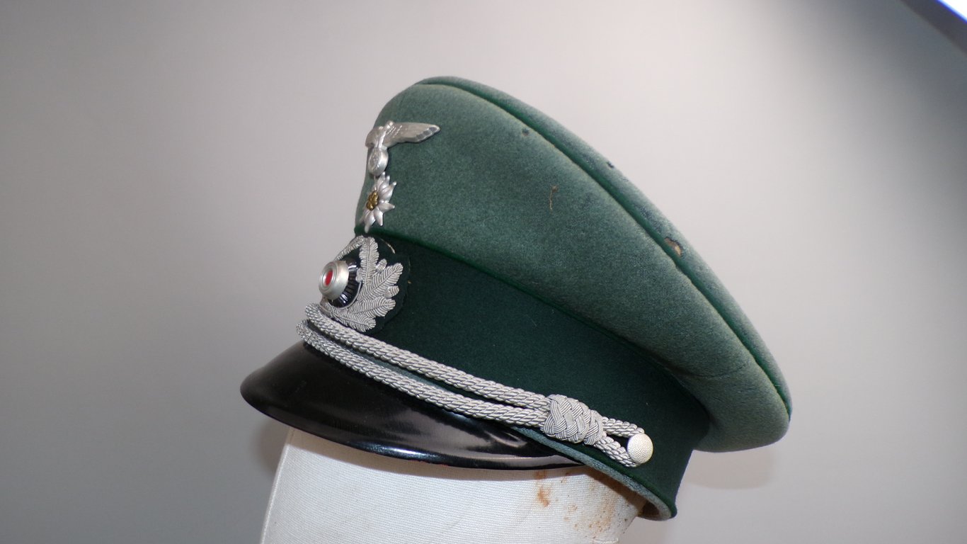 Named Gebirgsjäger schirmmütze (visor cap)