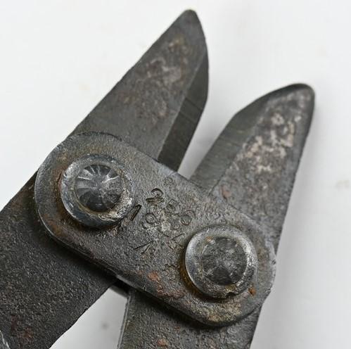 US Army Vietnam M57 Mortar Artillery Canvas Carrying Casewith WW2 folding wire cutter
