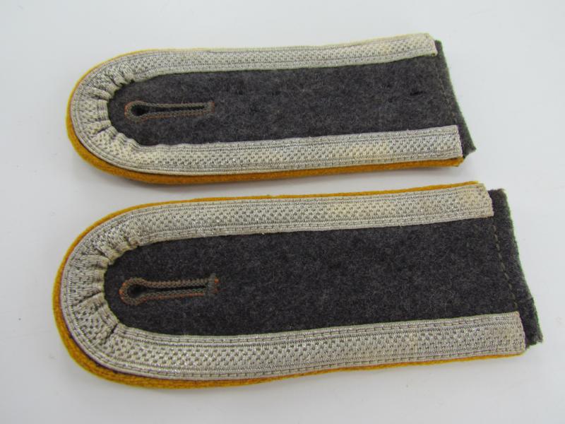Luftwaffe Signals shoulder boards for Unteroffizier