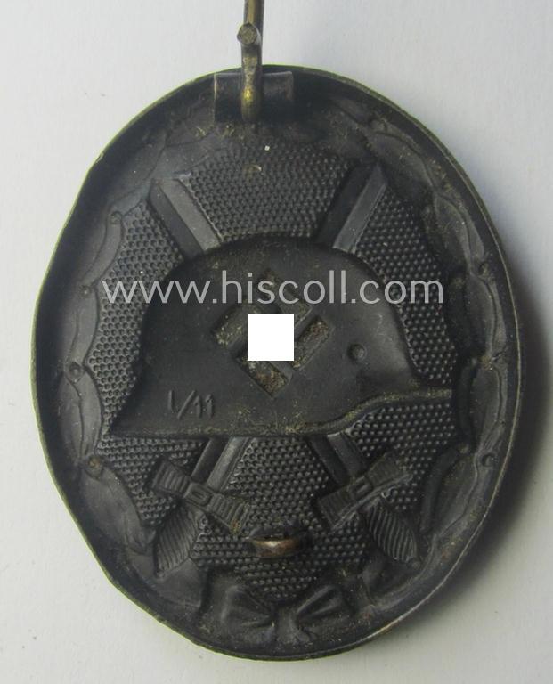 Clearly maker- (ie. 'L/11'-) marked example of a black-class wound-badge (or: 'Verwundeten-Abzeichen in Schwarz') being an example that was produced by the maker (ie. 'Hersteller') named: 'Wilhelm Deumer'