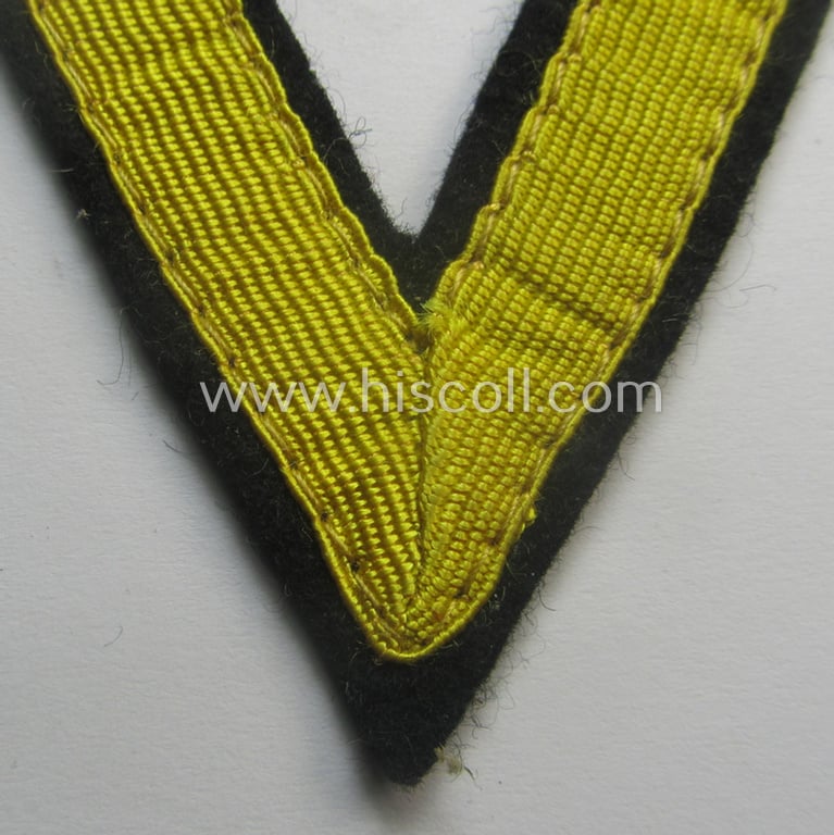 Minimally used, WH (Heeres) so-called: female-related rank-insignia (ie. rank-chevron or: 'Winkel'): 'Nachrichten-Oberhelferin des Heeres'