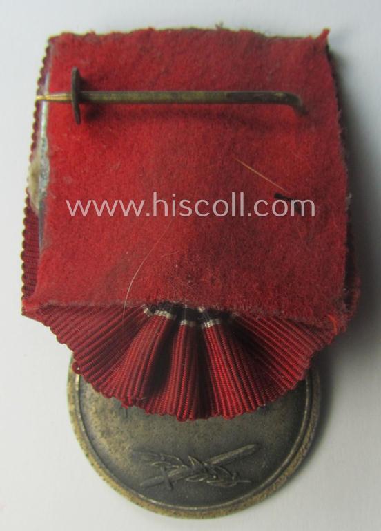 Unusually found, 'Einzelspange' showing a: 'Winterschlacht im Osten 1941-42' (or: Eastern Front- or: 'Ost'-medal) being a detailed- and/or typical, zinc- ie. 'Feinzink'-based specimen