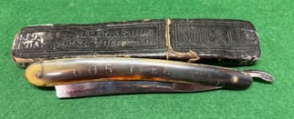 WW1 Issued Razor Welsh Regiment