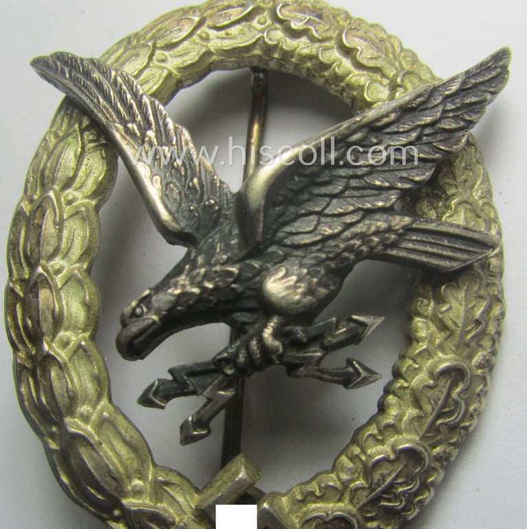 Superb, WH (Luftwaffe) 'Fliegerschützen-Abzeichen mit Blitzbündel' being a neatly maker- (ie. 'A'-) marked- and/or: typical multi-coloured 'Buntmetall'-based example as was produced by the: 'Assmann & Söhne'-company
