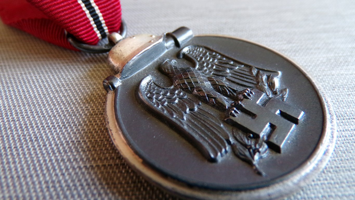 Eastern Front Medal  "55" (J.E. Hammer & Söhne)