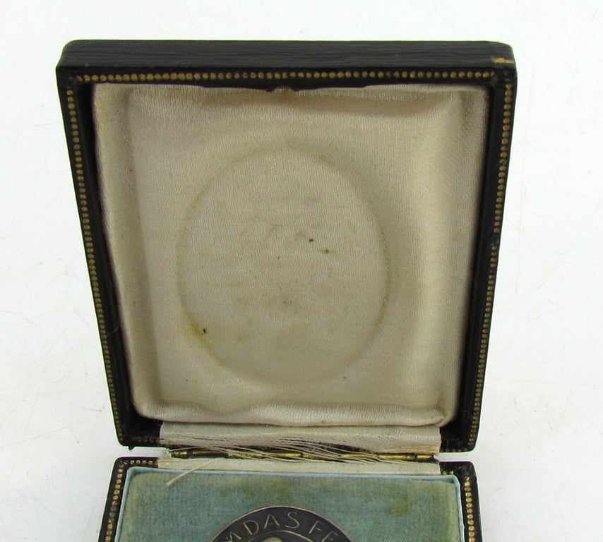 Rare German Silver "Erinnerungzeichen für Verdienste um das Feuerlöschwesen" in case