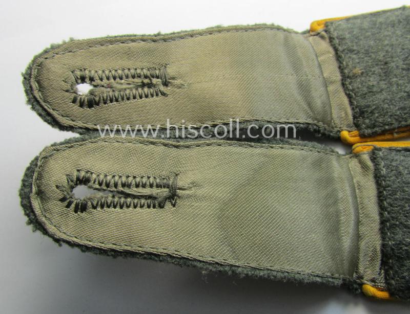 Superb - and fully matching! - pair of WH (Heeres) early- ie. midwar-period- (ie. 'M41'- ie. 'M43'-pattern) enlisted-mens'-type shoulderstraps as was intended for usage by a: 'Soldat einer Kavallerie- o. Reiter-Regiments'