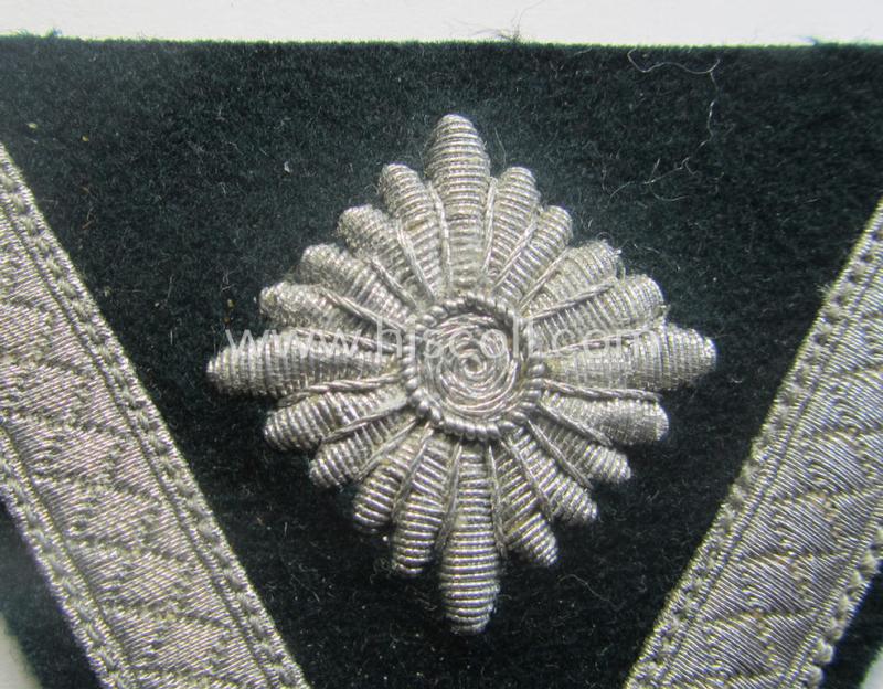 WH (Heeres) 'Armwinkel' (or: arm-chevron) as executed on typical darker-green-coloured wool as was specifically intended for usage by a soldier with the (unusually encountered!) rank of an: 'Gefreiter mit mehr als 6 Dienstjahren'