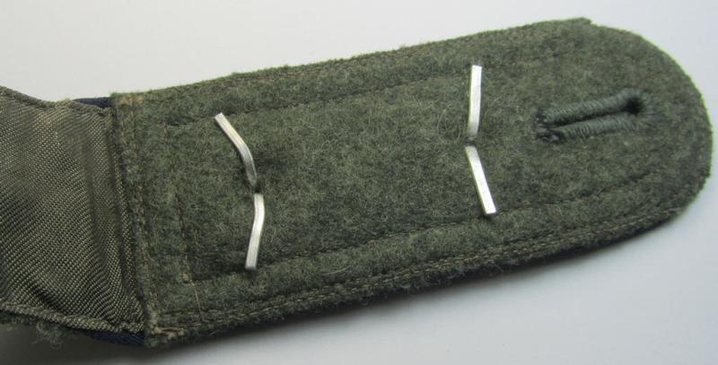 Attractive - albeit regrettably single! - so-called: 'M41'- (ie. 'M43'-) pattern, WH (Heeres) NCO-type shoulderstrap as was intended for - and/or moderately worn by! - an: 'Oberfeldwebel eines Sanitäts-Abteilungs o. Regiments'