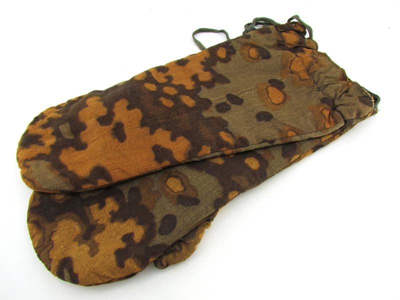 Waffen SS Oak Leaf Camouflage Reversible Winter Parka Mittens