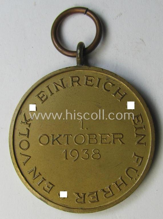 Superb, WH Czech occupation-medal '1 October 1938' and accompanying (mint- & non-confectioned) ribbon (ie. 'Bandabschnitt') that comes stored in its original, carton-based pouch as was produced by the maker: 'Eugen Schmidhäussler'
