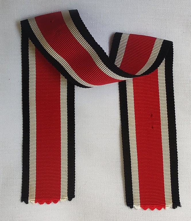 Full length Iron Cross 2nd class ribbon (Eisernes Kreuz 2. klasse Bandabschnitt )