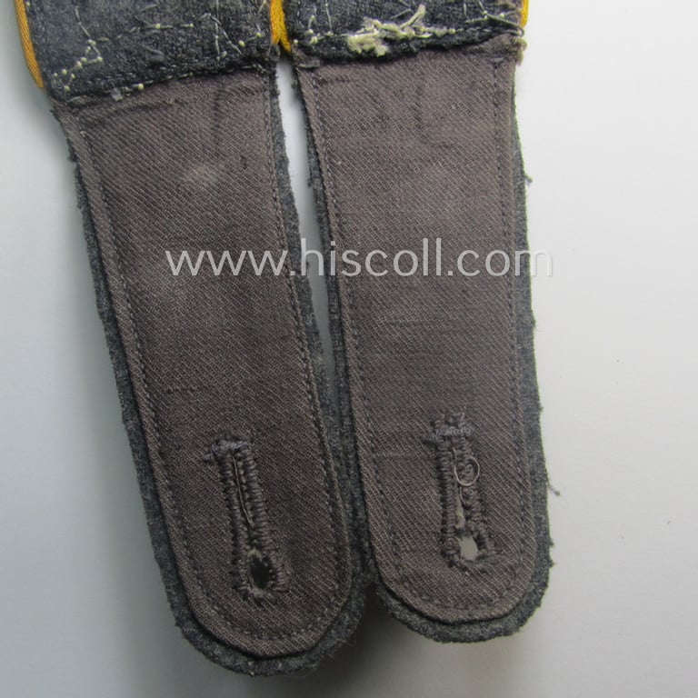 Pair of WH (Luftwaffe) NCO-type shoulderstraps: 'Oberfeldwebel der Flieger o. Fallschirmjäger-Trpn.'