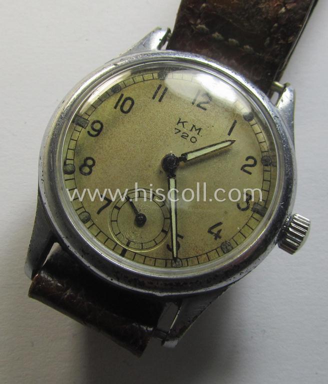 Neat - and actually scarcely encountered! - WH (Kriegsmarine) WWII-period wrist-watch (or: 'Dienstuhr') of the make: 'K.M. 720' having a beige-white-coloured dial-plate and neatly engraved number on its back that simply reads: '149867'