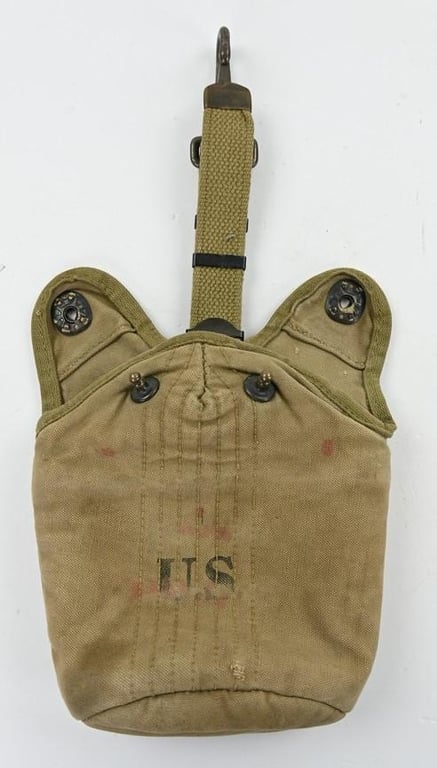 US M-1941 Cavalry/Paratrooper Canteen with extension strap