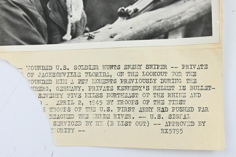 US WW2 Press Photo 'Sniper Hunter'