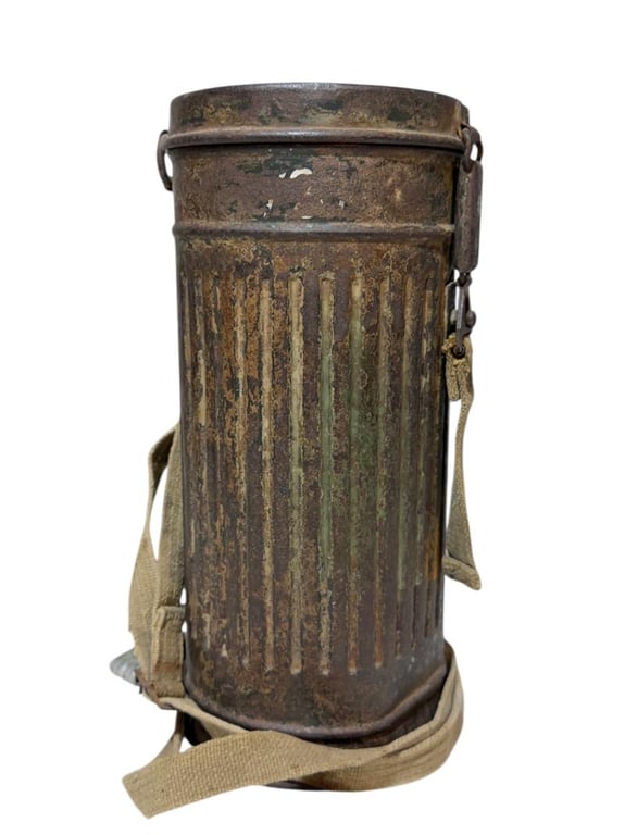 Camouflaged Gasmasker Canister