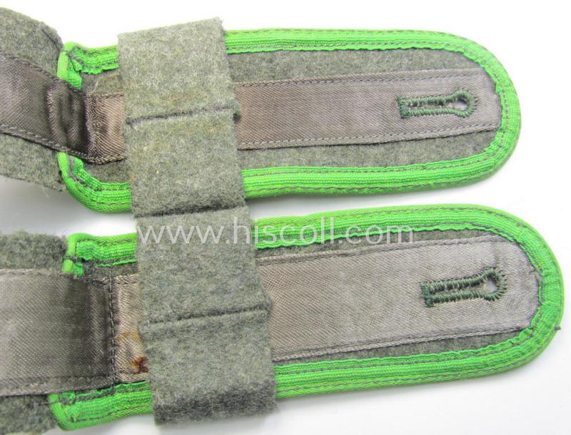 Superb - and fully matching! - pair of so-called: 'M44'-pattern, WH (Heeres) EM-type shoulderstraps as was intended for a: 'Soldat des Panzergrenadier-Regiments 15' and that comes with its period-attached 'Überschübe'-pair