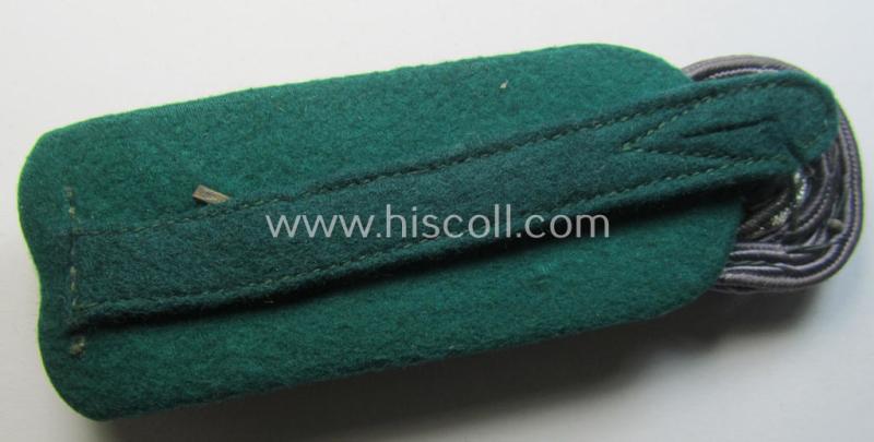 Neat - albeit regrettably single! - WH (Luftwaffe) NCO-type shoulderboard as was intended for a medium-ranked, administrative-official (ie. NCO) having the rank of: 'Oberfeldwebel' (ie.: 'Beambter des mittleren Dienstes')