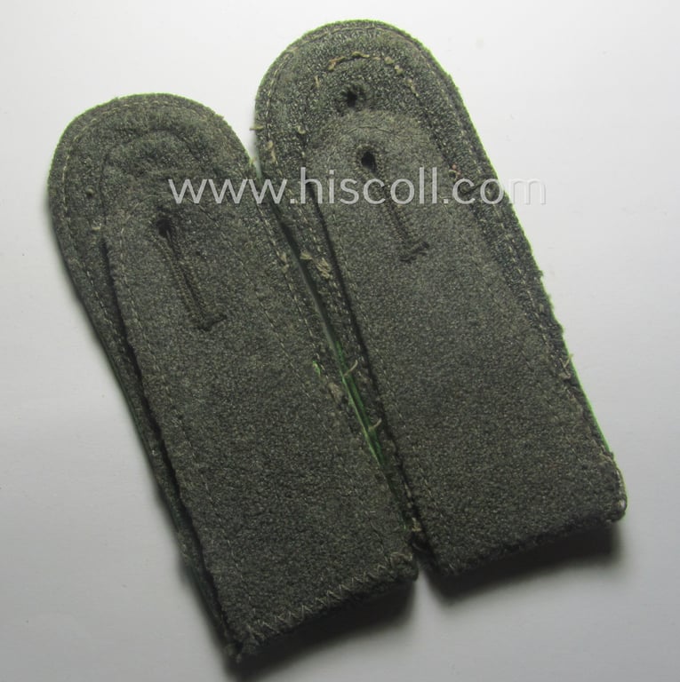 Pair of WH (Heeres) mid-war-period- (ie. 'M41 o. M43'-pattern-) NCO-type shoulderstraps as was intended for usage by an: 'Unteroffizier der Panzer-Grenadier-Trpn.'