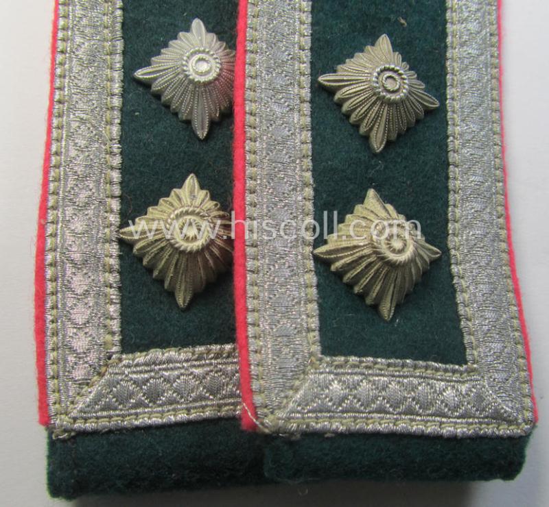 Attractive - fully matching and scarcely found! - pair of WH (Heeres), pre- (ie. early-) war period- (ie. 'M36 o. M40'-pattern) 'tailor-made' NCO-type shoulderstraps as was specifically intended for an: 'Oberfeldwebel eines Panzerjäger-Abts.'