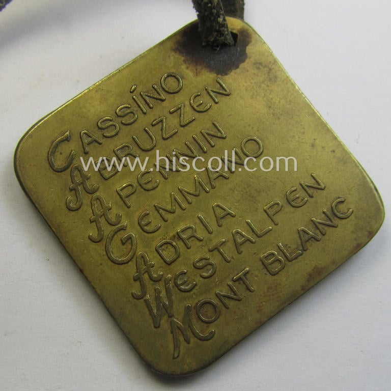 Superb - and actually rarely seen! - golden-toned WH (Heeres) 'Gebirgsjäger'-related item: a semi-official, commemorative-medal (aka: 'Url') depicting an 'Edelweiss'-symbol coupled with the text: 'Geb.Jäg.Rgt. 100'