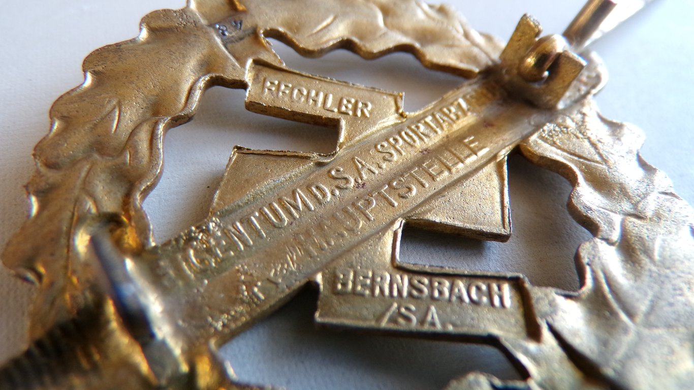 SA Sport Badge in Gold Fechler Bernsbach / SA