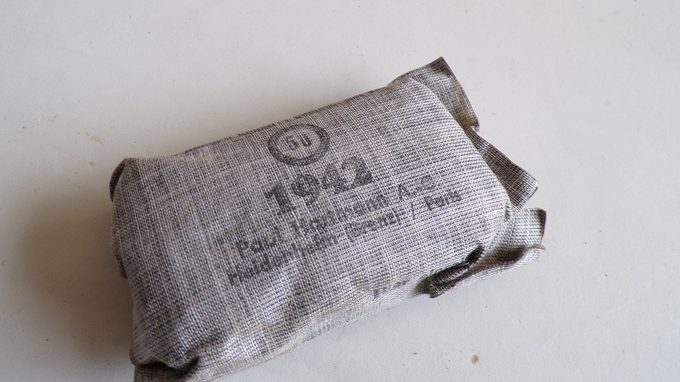 Wehrmacht Field Dressing Grouping (5 Pcs)