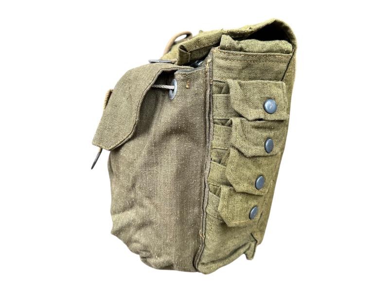 Late-war Pioneer Combat Assault Pouches